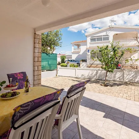 2 Bedroom Lovely In Apartment