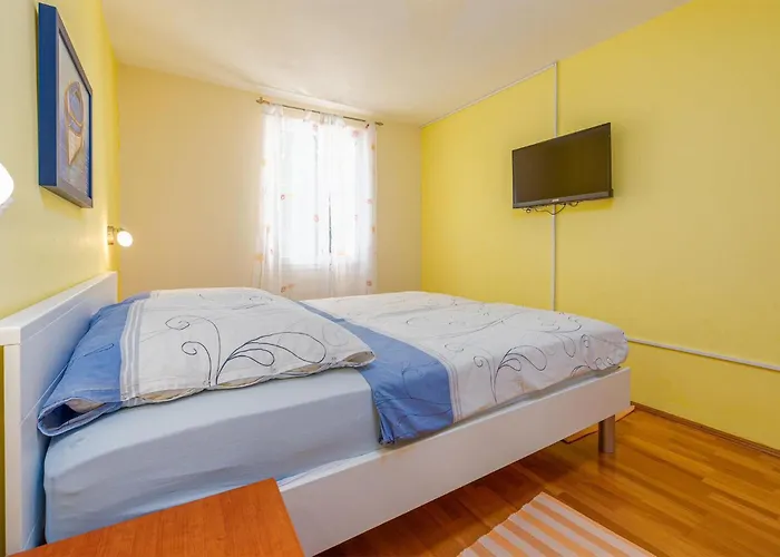 Апартаменты Awesome In With Wifi