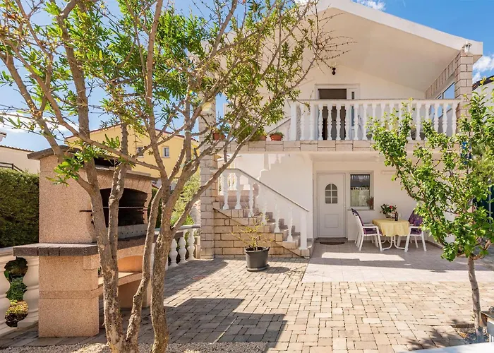 Апартаменты Awesome In With Wifi Вир